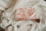 Zerowaste csomagolás - furoshiki ajándékcsomagoló kendő piros  mintával - Image 4