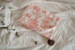 Zerowaste csomagolás - furoshiki ajándékcsomagoló kendő piros  mintával - Image 2