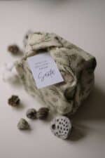 Zerowaste csomagolás - furoshiki ajándékcsomagoló zöld mintával - Image 2