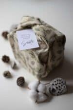 Zerowaste csomagolás - furoshiki ajándékcsomagoló zöld mintával